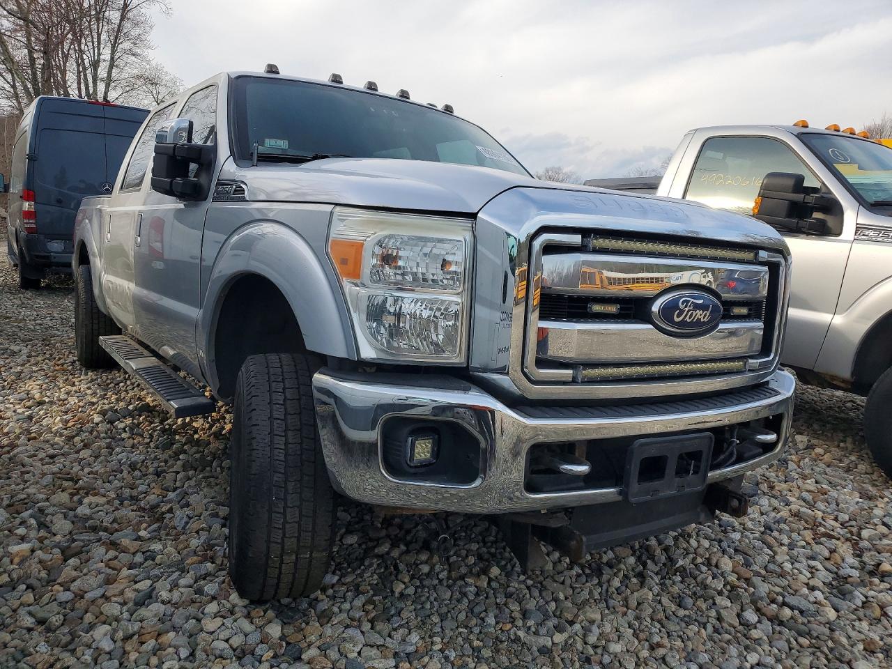 2011 Ford F250 Silver vin: 1FT7W2B64BEB44215