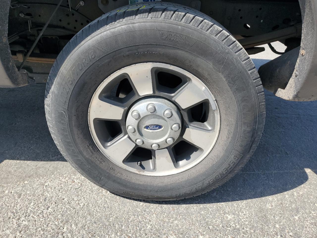 2011 Ford F250 Super Duty Blue vin: 1FT7W2B64BED02925 Damage: Left Rear Wheel, Curb Rash, 4 To 5 Inches
