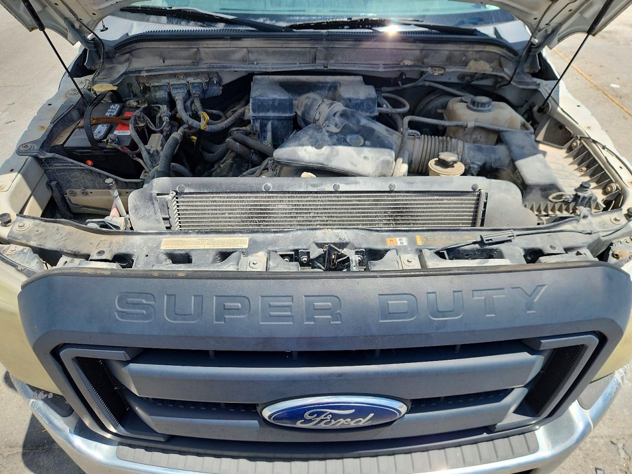 2013 Ford F250 Super Duty White vin: 1FT7W2B64DEB45030