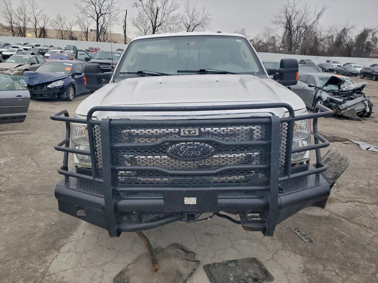 2011 Ford F250 Super Duty White vin: 1FT7W2B65BEA35889