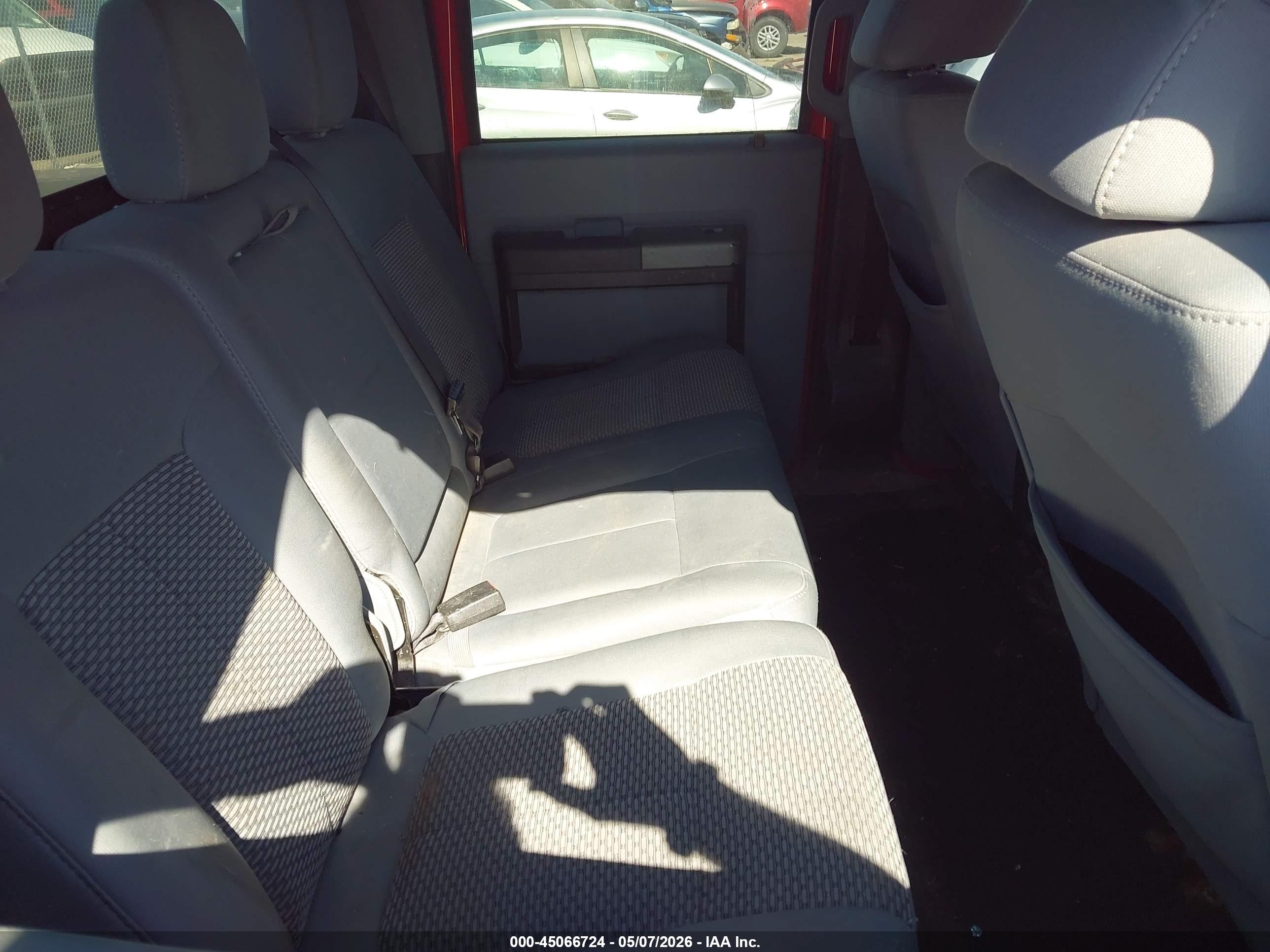 2011 Ford F-250 Xlt Red vin: 1FT7W2B65BEA60727