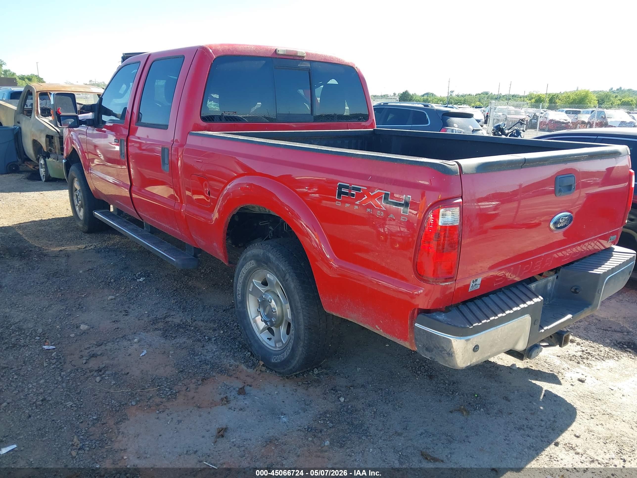 2011 Ford F-250 Xlt Red vin: 1FT7W2B65BEA60727