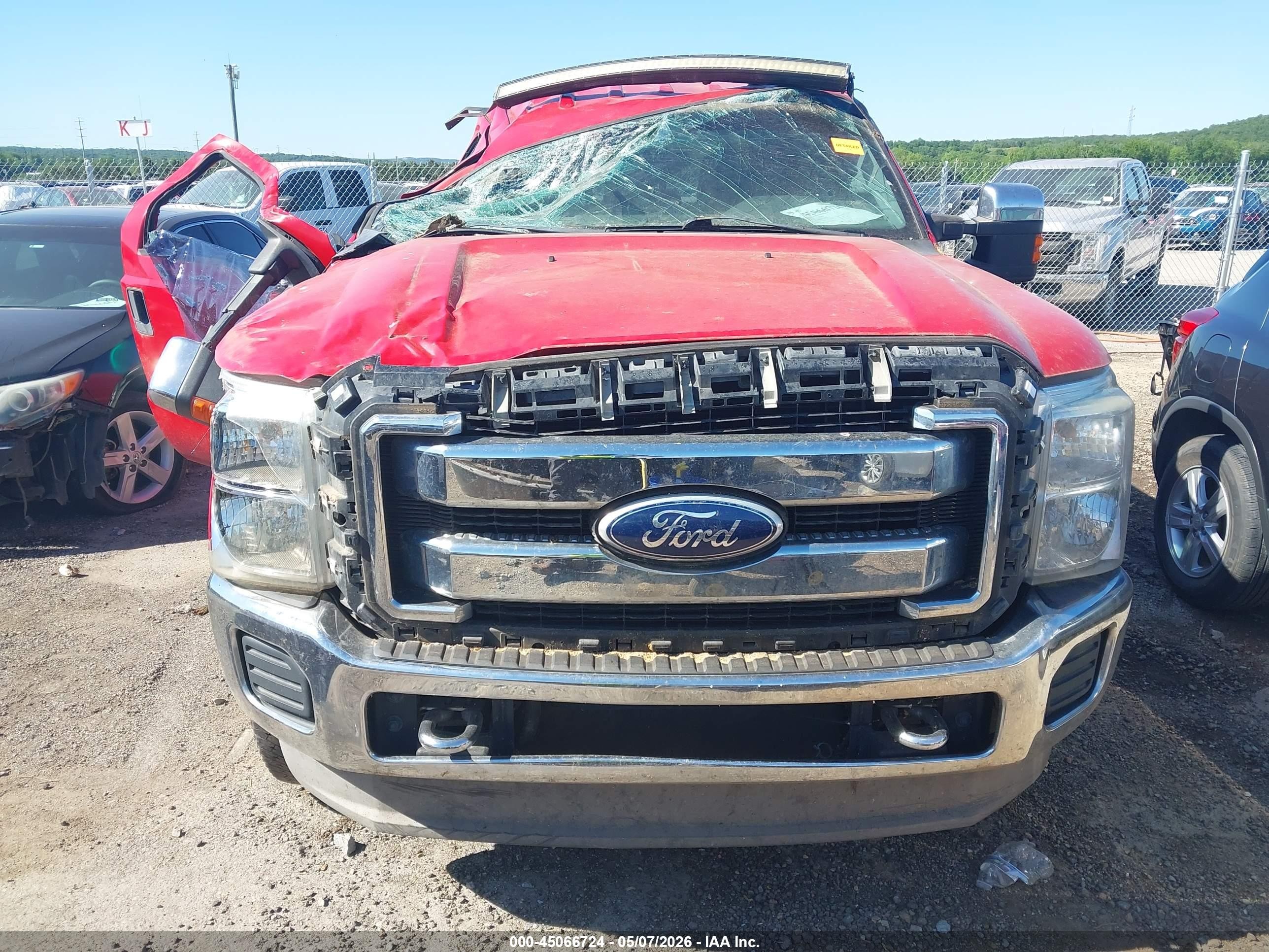 2011 Ford F-250 Xlt Red vin: 1FT7W2B65BEA60727