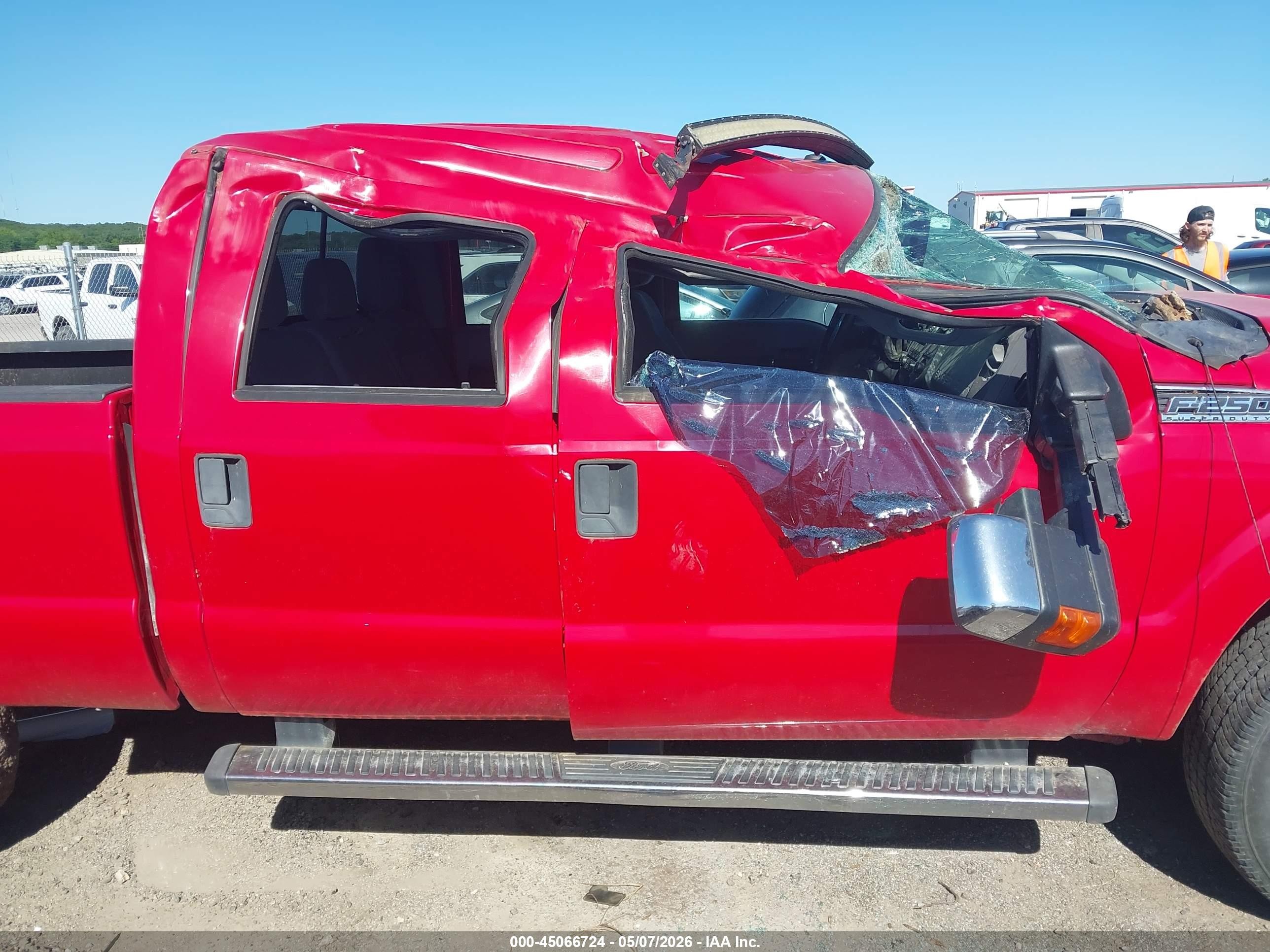 2011 Ford F-250 Xlt Red vin: 1FT7W2B65BEA60727