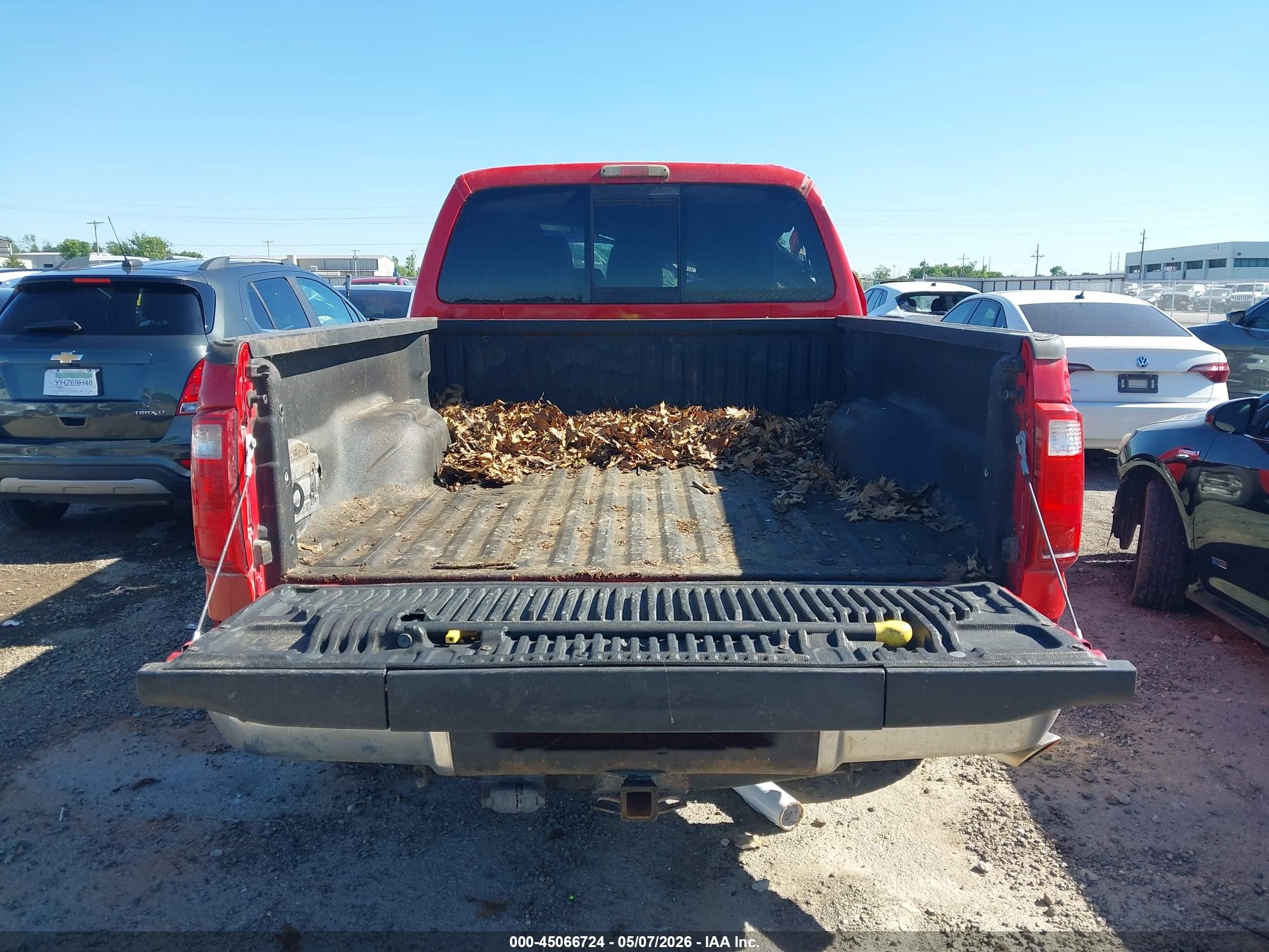 2011 Ford F-250 Xlt Red vin: 1FT7W2B65BEA60727