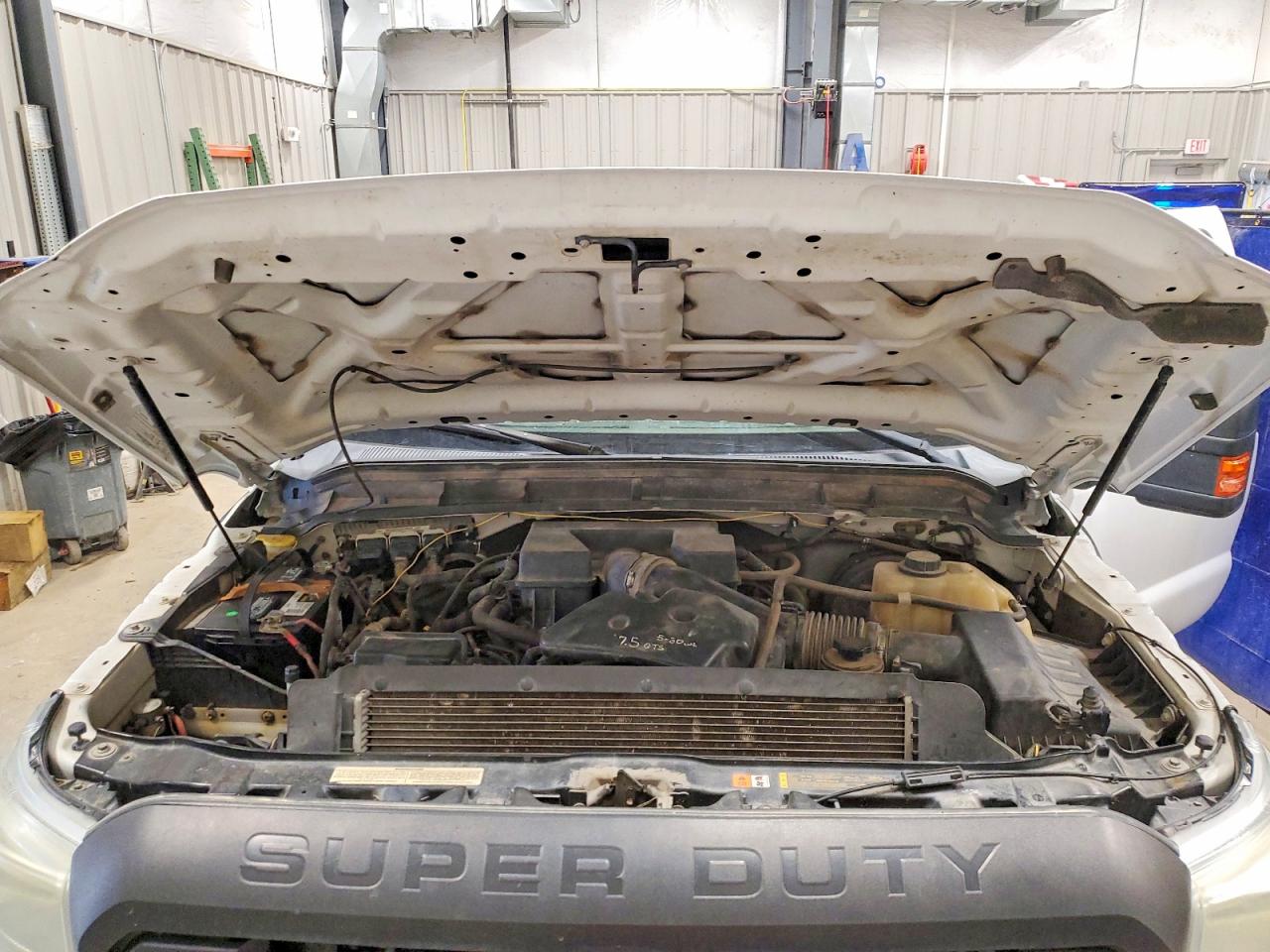 2011 Ford F250 Super Duty White vin: 1FT7W2B65BEA81867