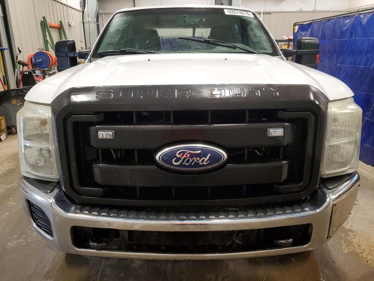 2011 Ford F250 Super Duty White vin: 1FT7W2B65BEA81867