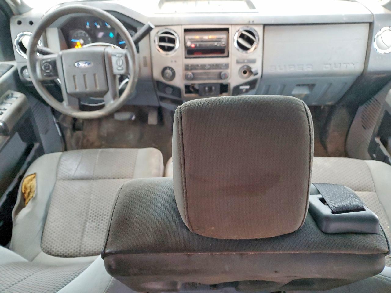2014 Ford F250 Super Duty White vin: 1FT7W2B65EEA18448