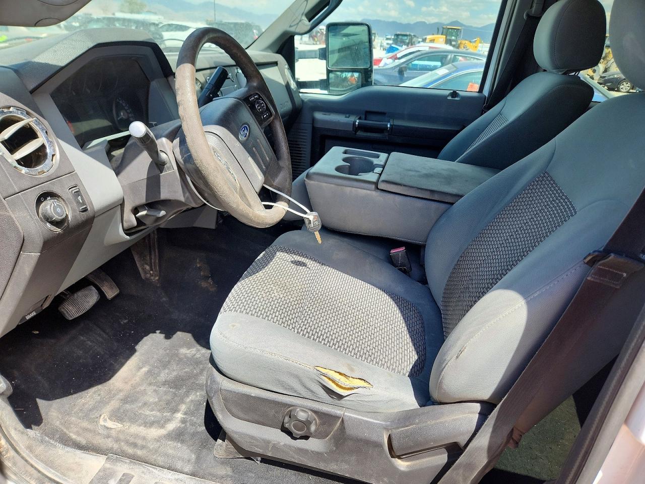 2012 Ford F250 Super Duty White vin: 1FT7W2B66CEC51932