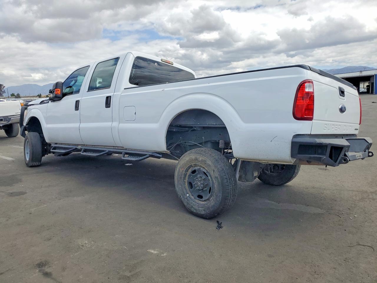 2015 Ford F250 Super Duty White vin: 1FT7W2B66FEA64520
