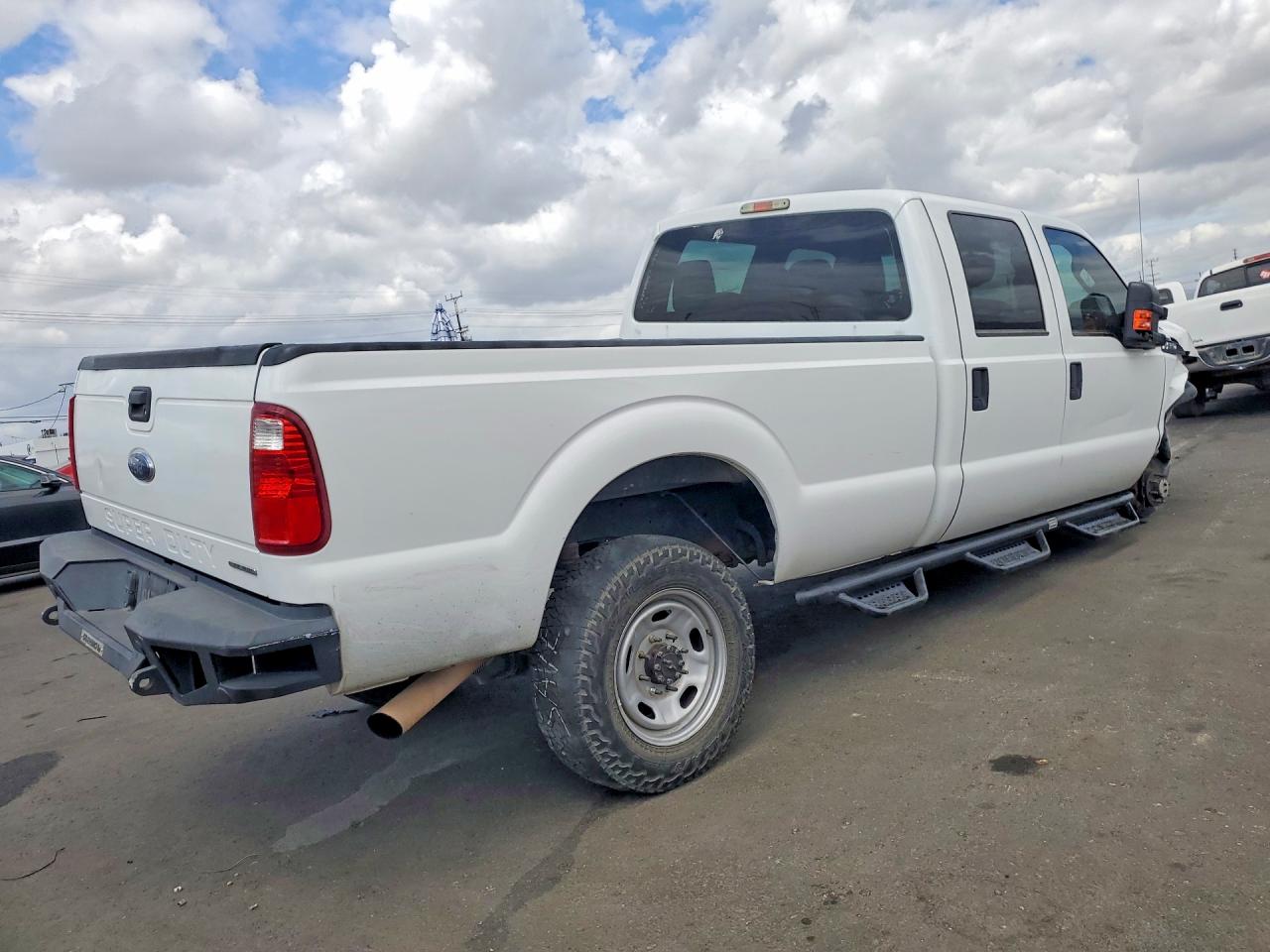 2015 Ford F250 Super Duty White vin: 1FT7W2B66FEA64520