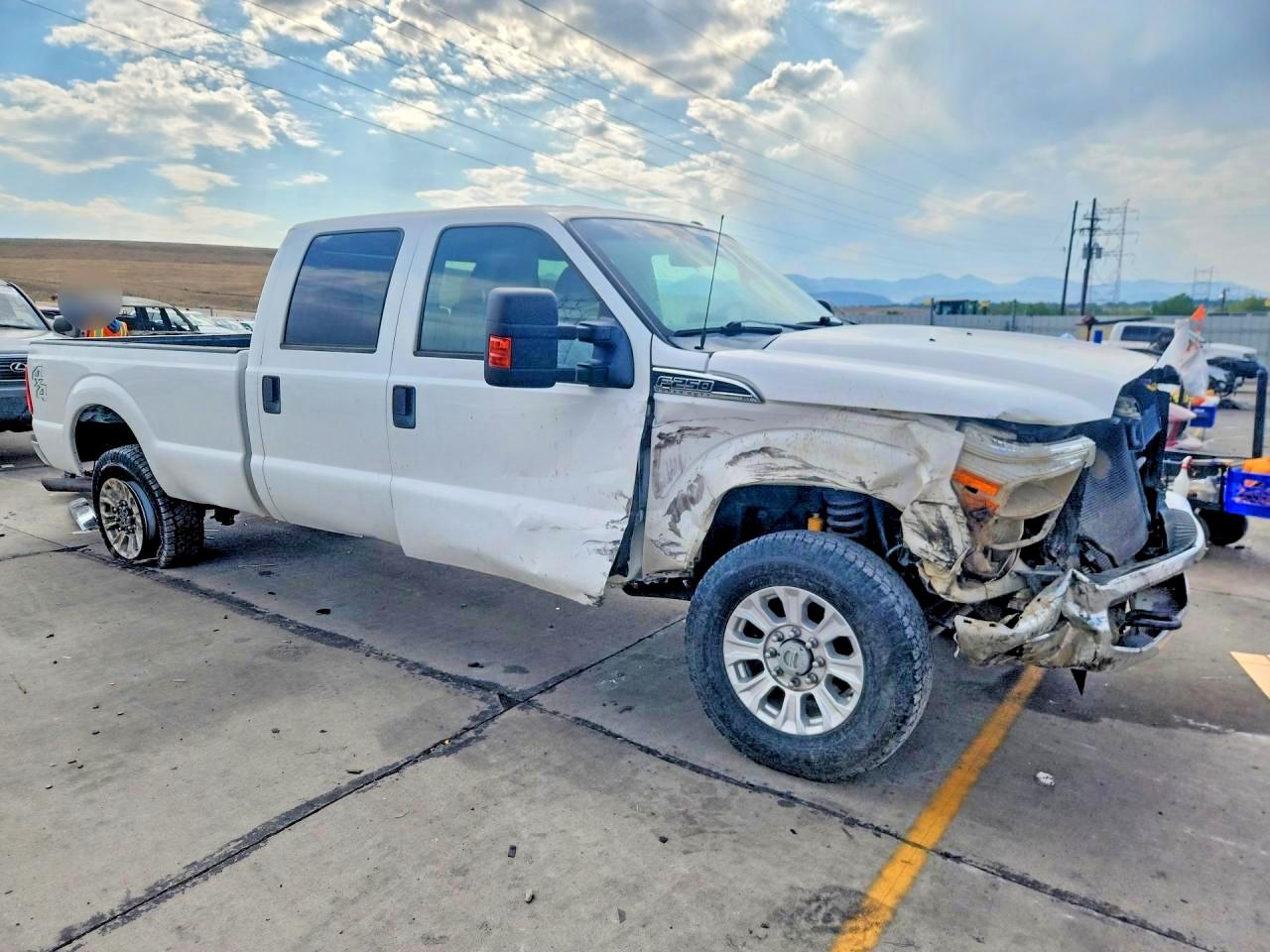 2011 Ford F250 Super Duty White vin: 1FT7W2B68BEA99103