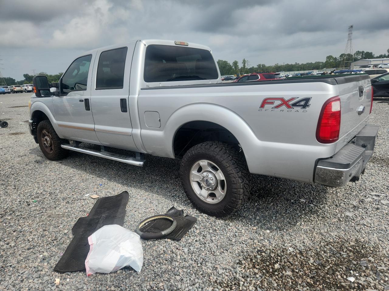 2015 Ford F250 Super Duty White vin: 1FT7W2B68FEA85725