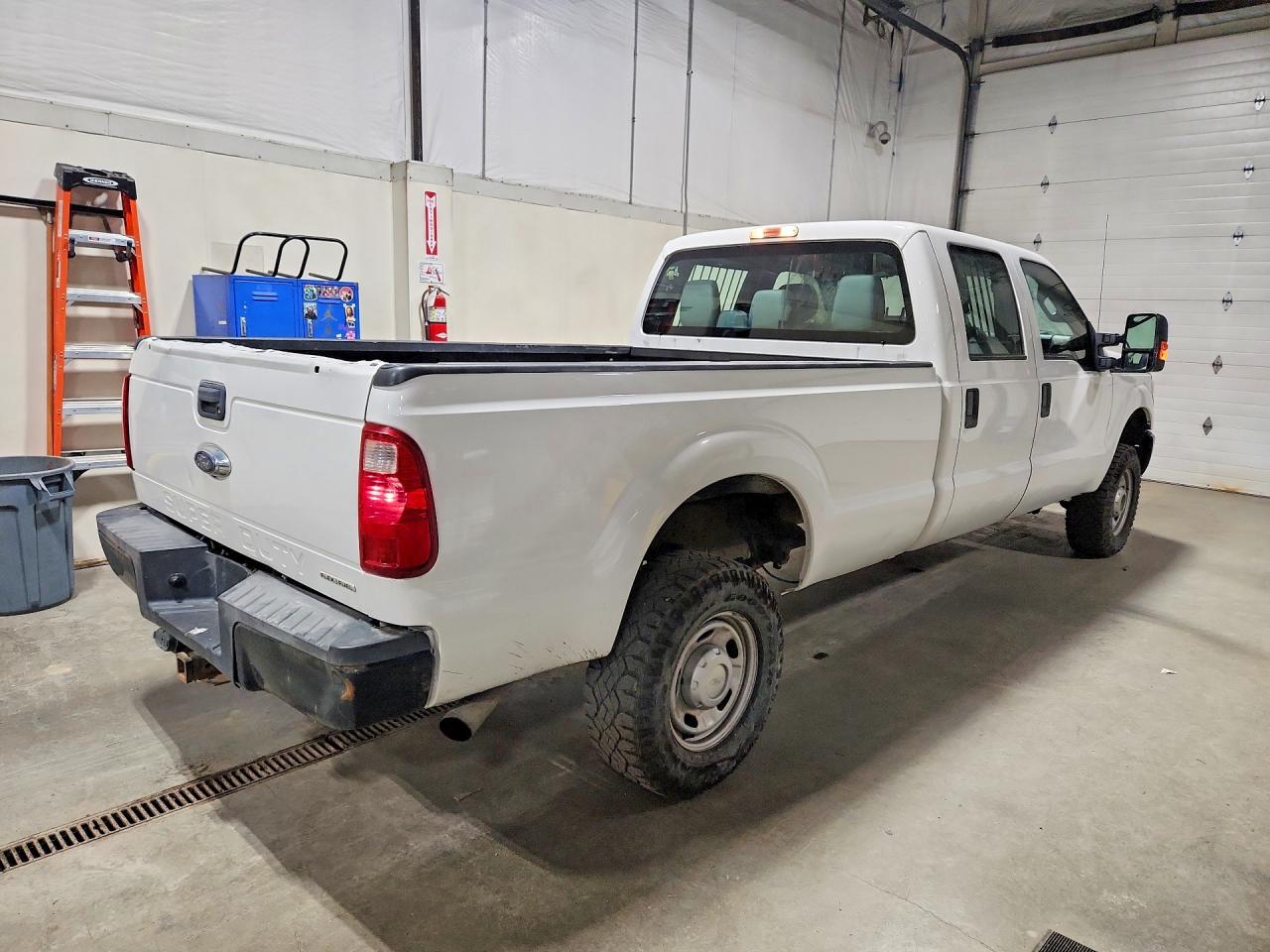 2015 Ford F250 Super Duty Белый vin: 1FT7W2B68FEC82703