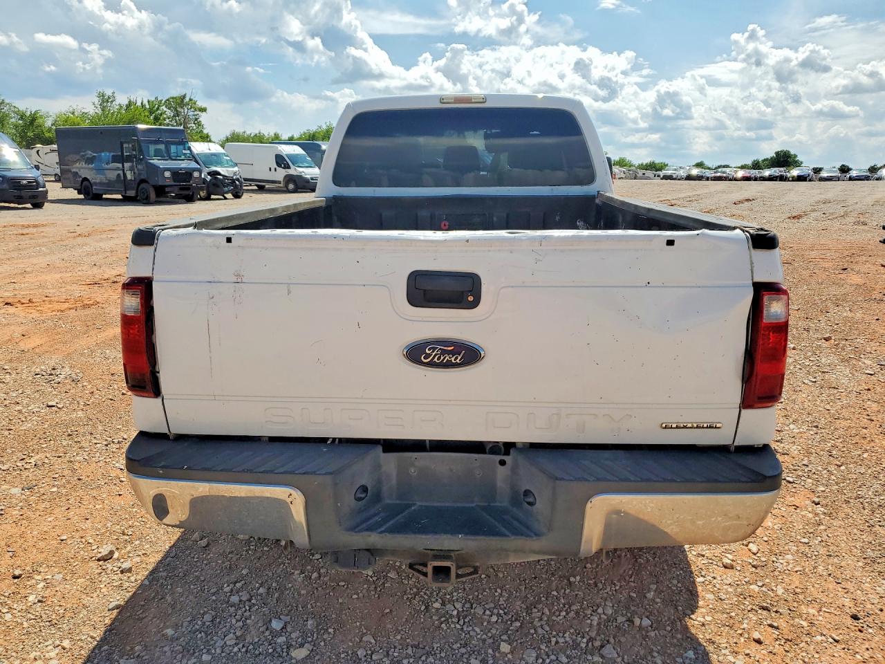 2015 Ford F250 Super Duty White vin: 1FT7W2B69FEB86773