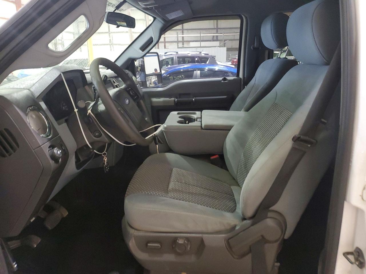 2013 Ford F250 Super Duty White vin: 1FT7W2B6XDEA67983