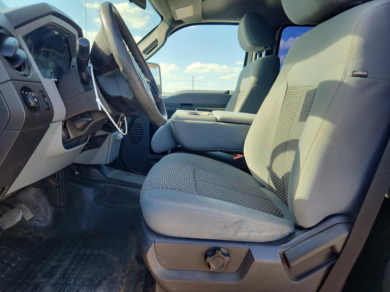 2015 Ford F250 Super Duty White vin: 1FT7W2B6XFEA82972