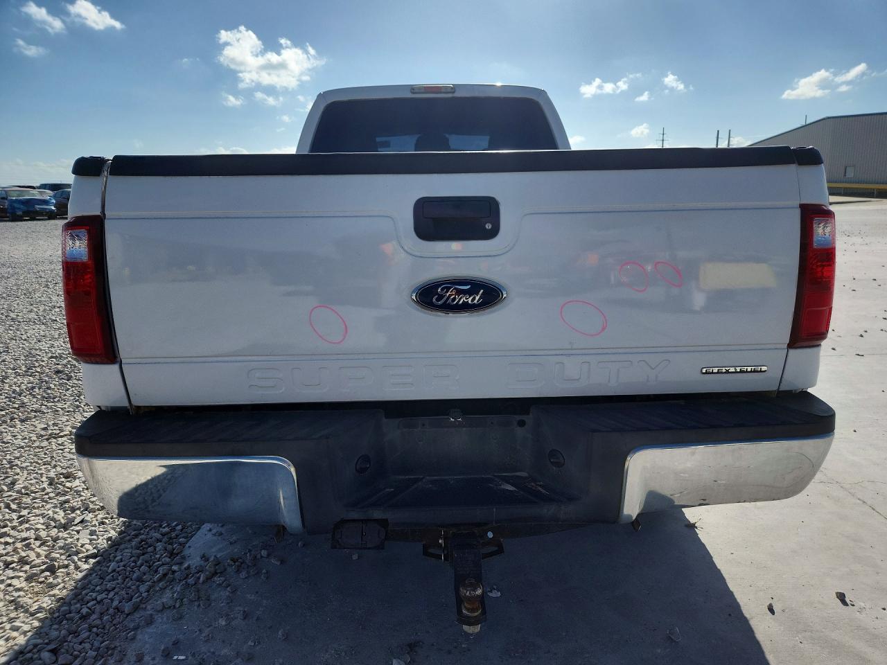 2015 Ford F250 Super Duty White vin: 1FT7W2B6XFEA82972