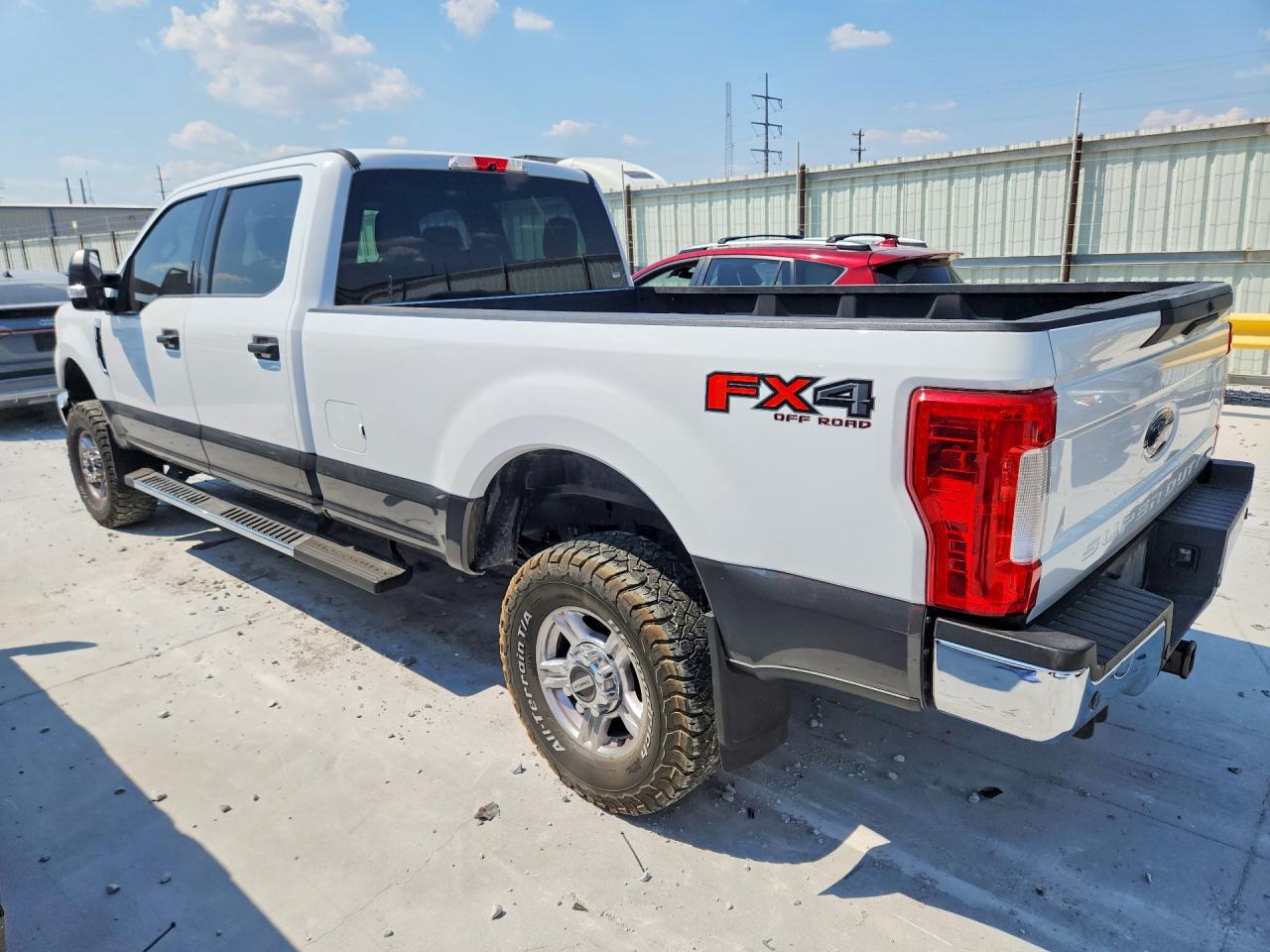2017 Ford F250 Super Duty White vin: 1FT7W2B6XHEE31938