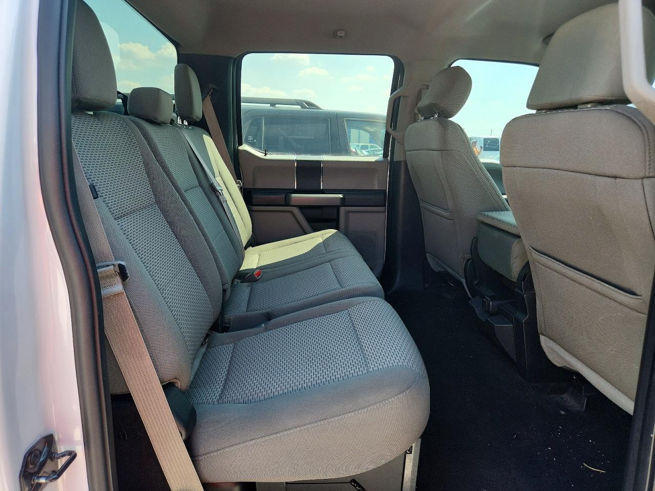 2017 Ford F250 Super Duty White vin: 1FT7W2B6XHEE31938