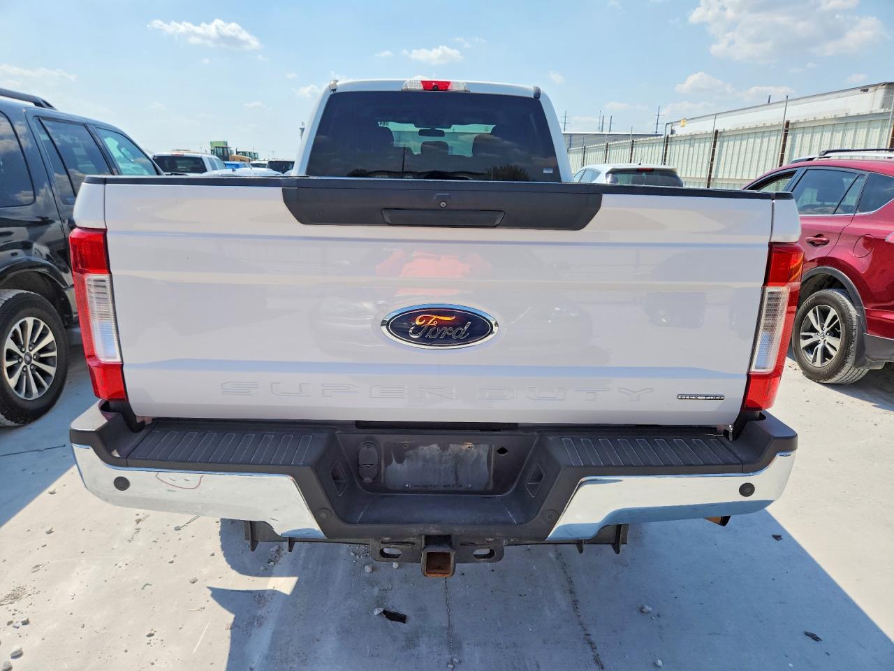 2017 Ford F250 Super Duty White vin: 1FT7W2B6XHEE31938