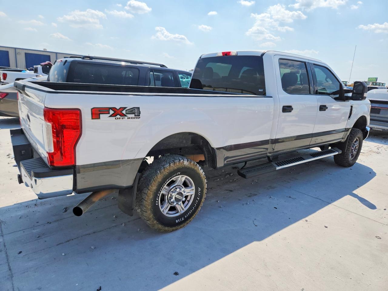 2017 Ford F250 Super Duty White vin: 1FT7W2B6XHEE31938