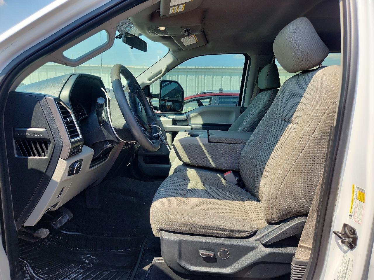 2017 Ford F250 Super Duty White vin: 1FT7W2B6XHEE31938