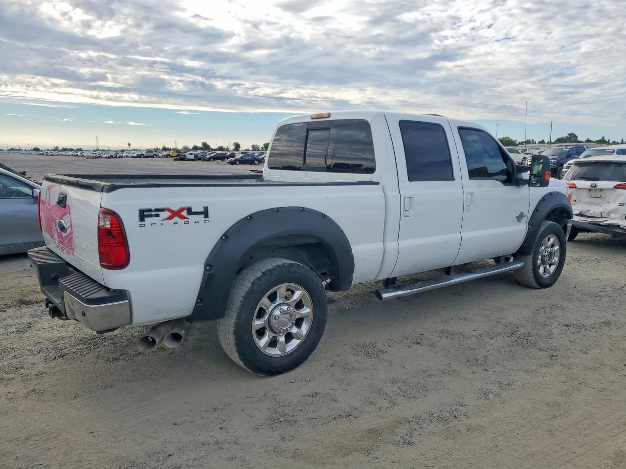 2011 Ford F250 Super Duty White vin: 1FT7W2BT0BEB53502