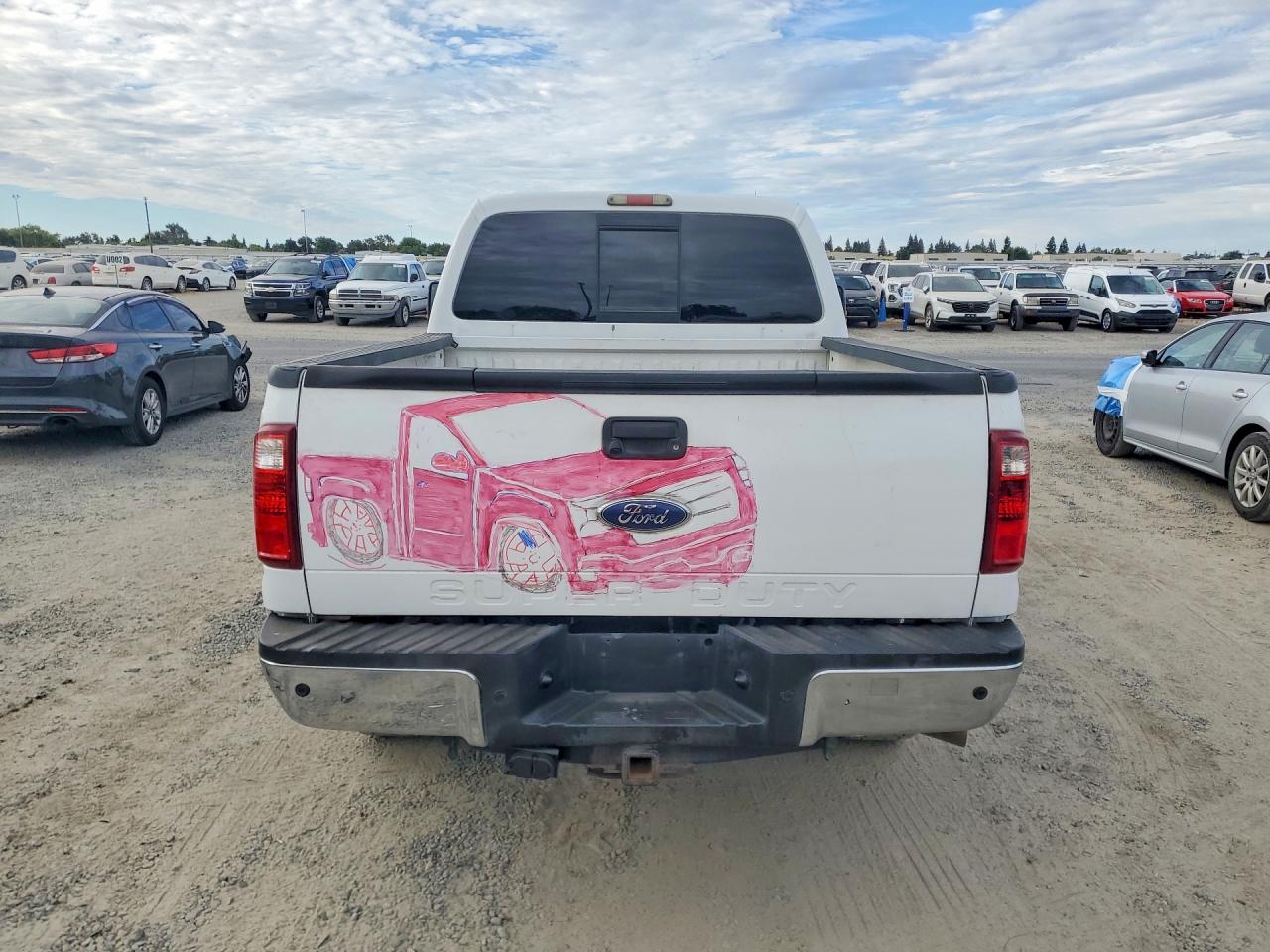 2011 Ford F250 Super Duty White vin: 1FT7W2BT0BEB53502