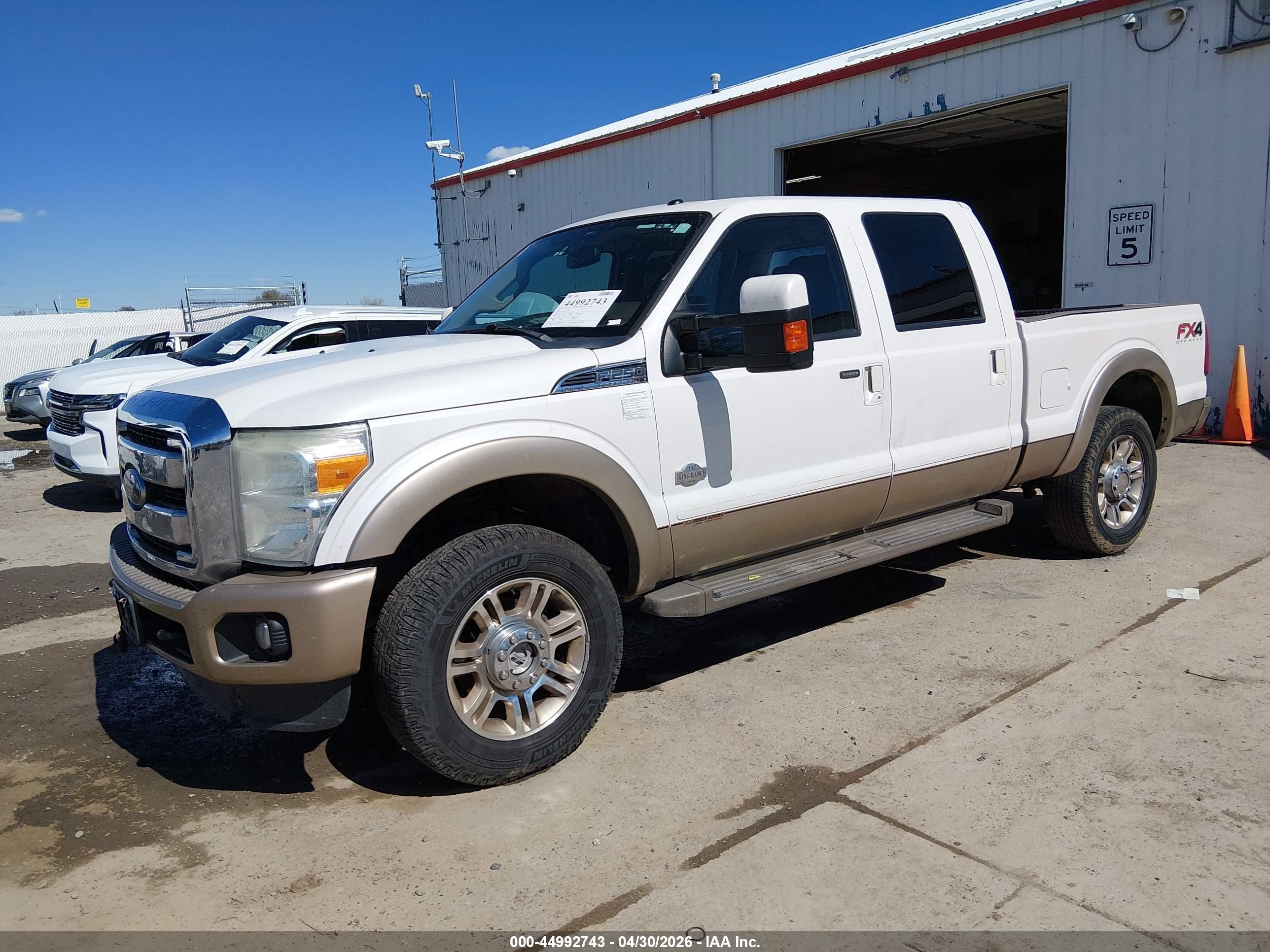 2014 Ford F-250 Lariat White vin: 1FT7W2BT0EEA33610