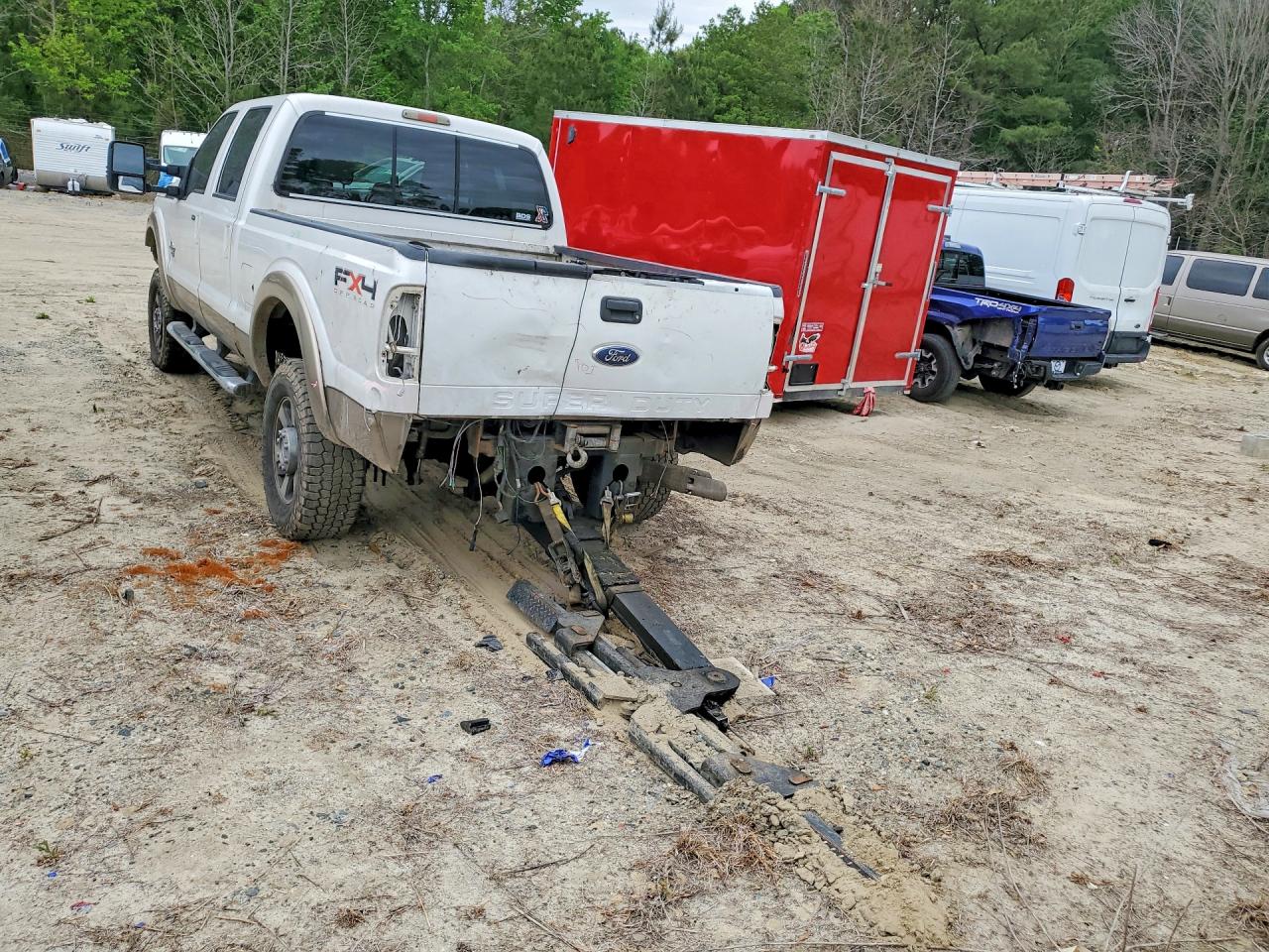 2011 Ford F250 Super Duty White vin: 1FT7W2BT1BEA17668