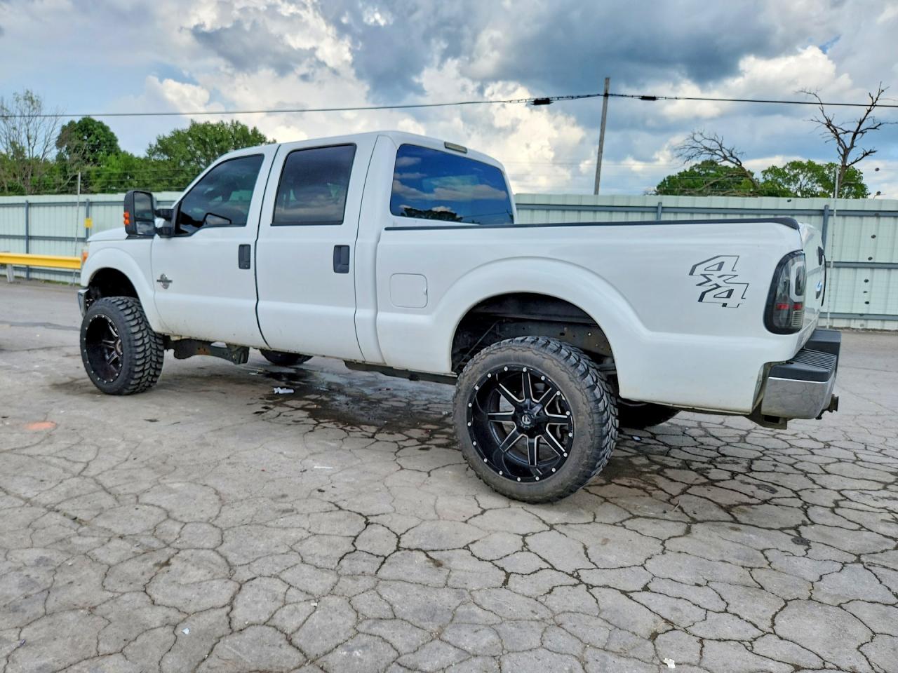 2011 Ford F250 Super Duty White vin: 1FT7W2BT1BEA76235