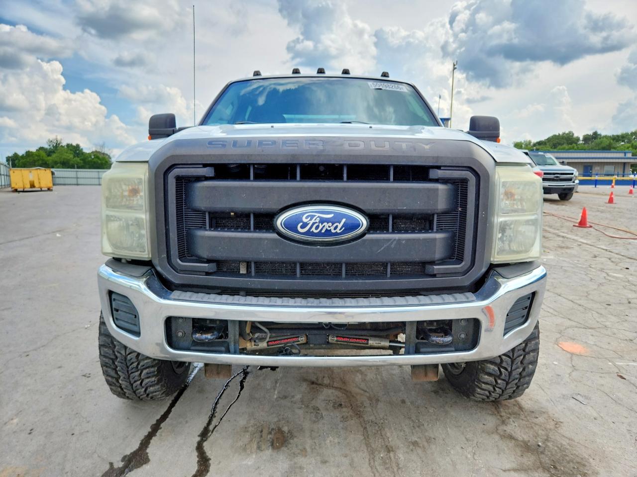 2011 Ford F250 Super Duty White vin: 1FT7W2BT1BEA76235