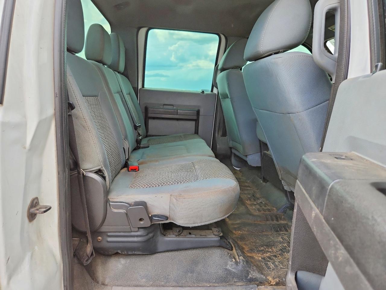 2011 Ford F250 Super Duty White vin: 1FT7W2BT1BEA76235
