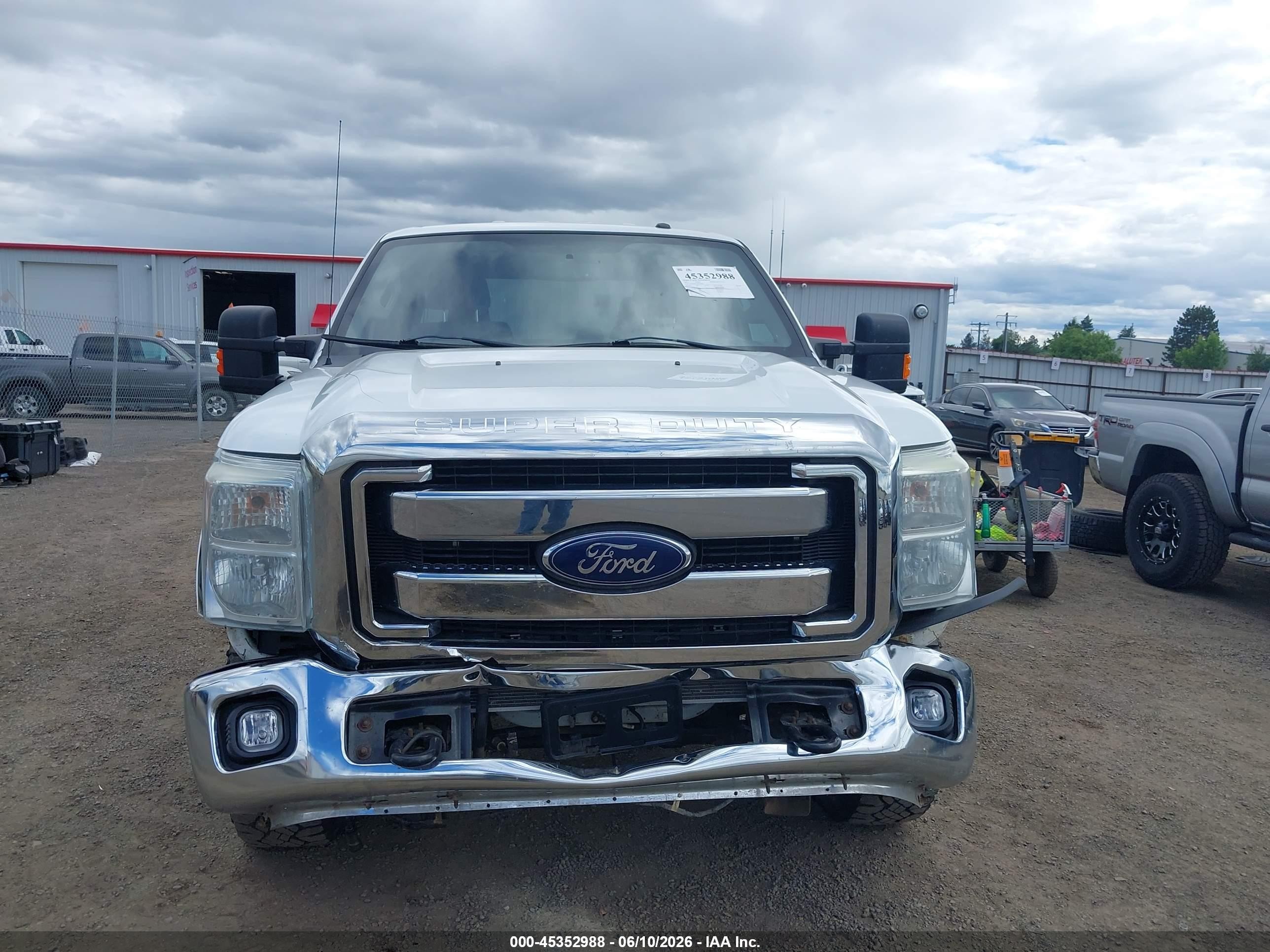 2011 Ford Super Duty F-250 Srw Xlt Белый vin: 1FT7W2BT1BEB54805