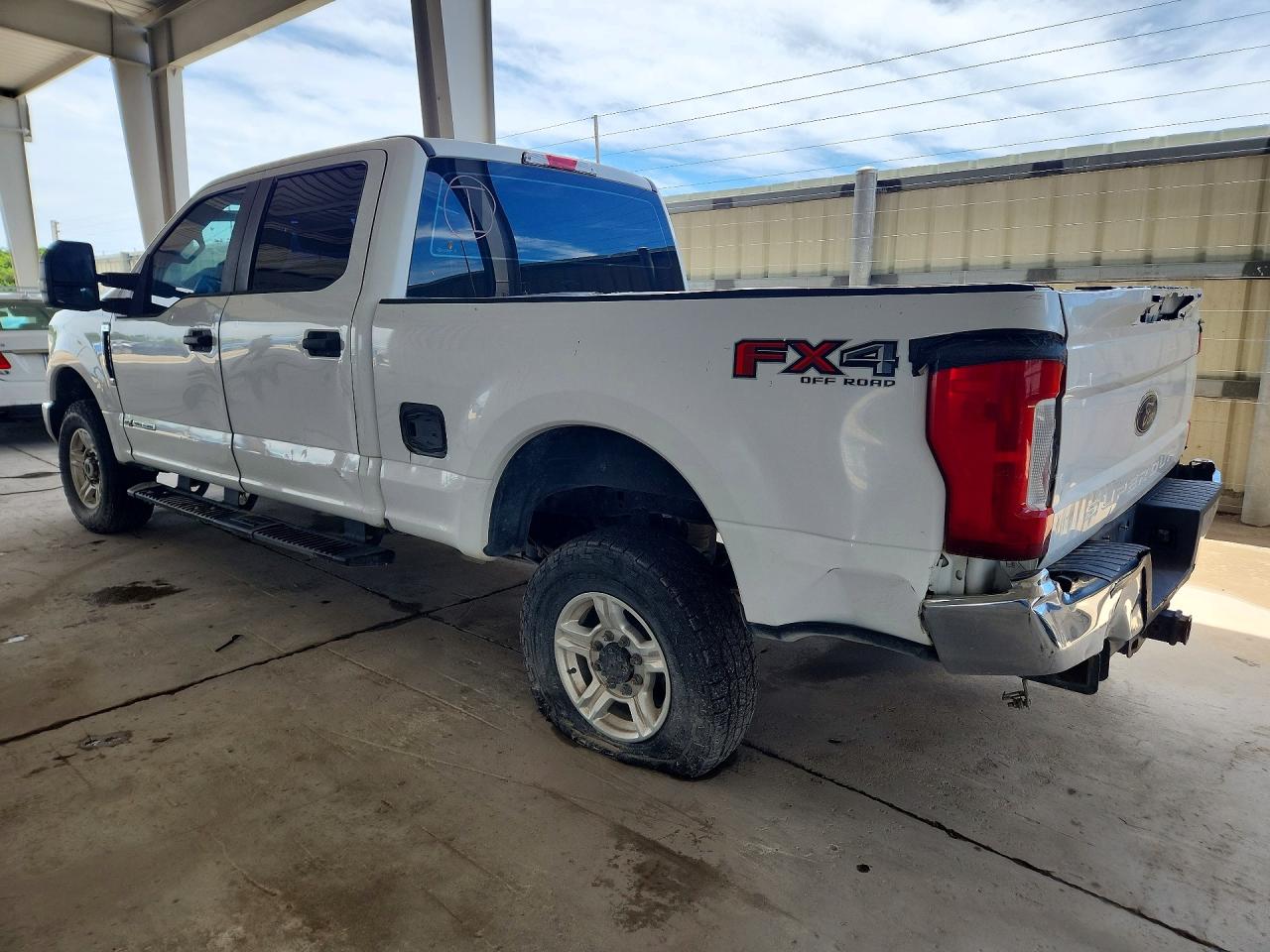 2017 Ford F250 Super Duty White vin: 1FT7W2BT1HEC96418