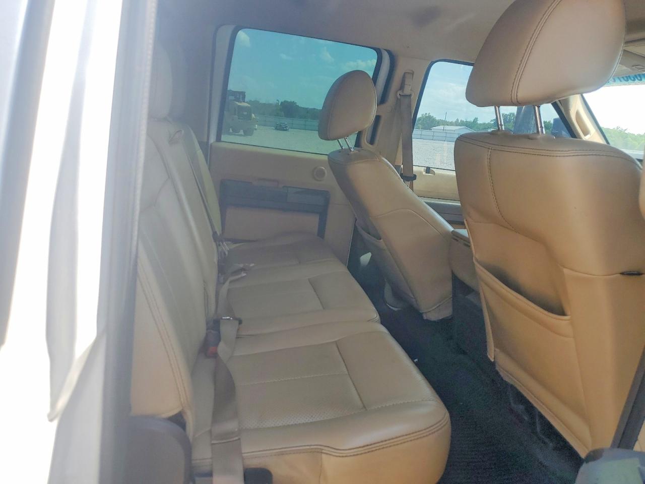2011 Ford F250 Super Duty White vin: 1FT7W2BT2BEB30187