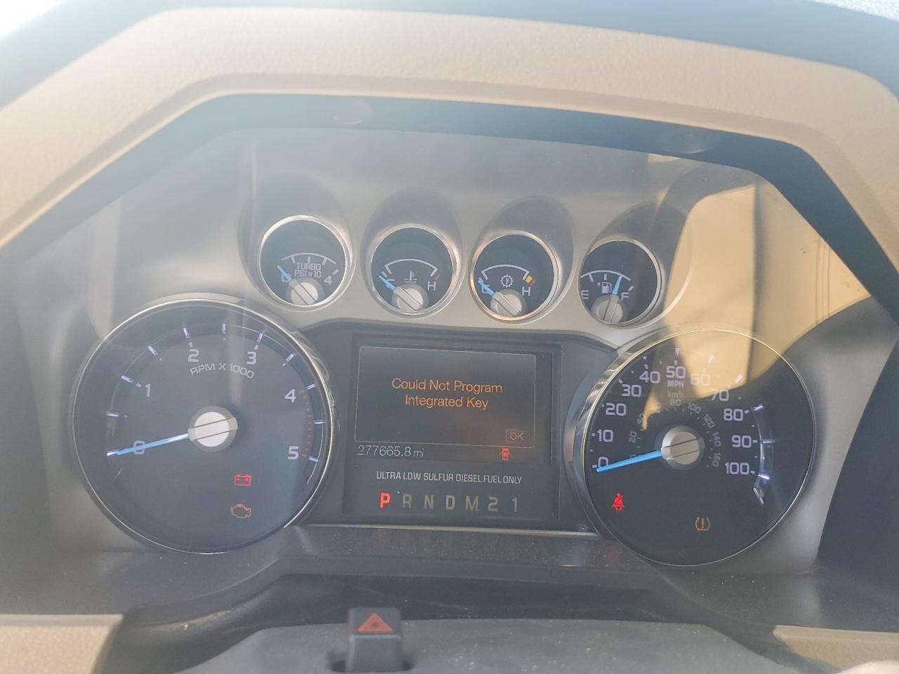 2011 Ford F250 Super Duty White vin: 1FT7W2BT2BEB30187
