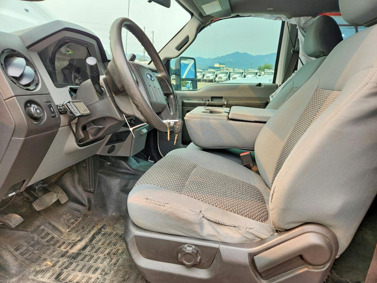 2014 Ford F250 Super Duty White vin: 1FT7W2BT2EEB01325