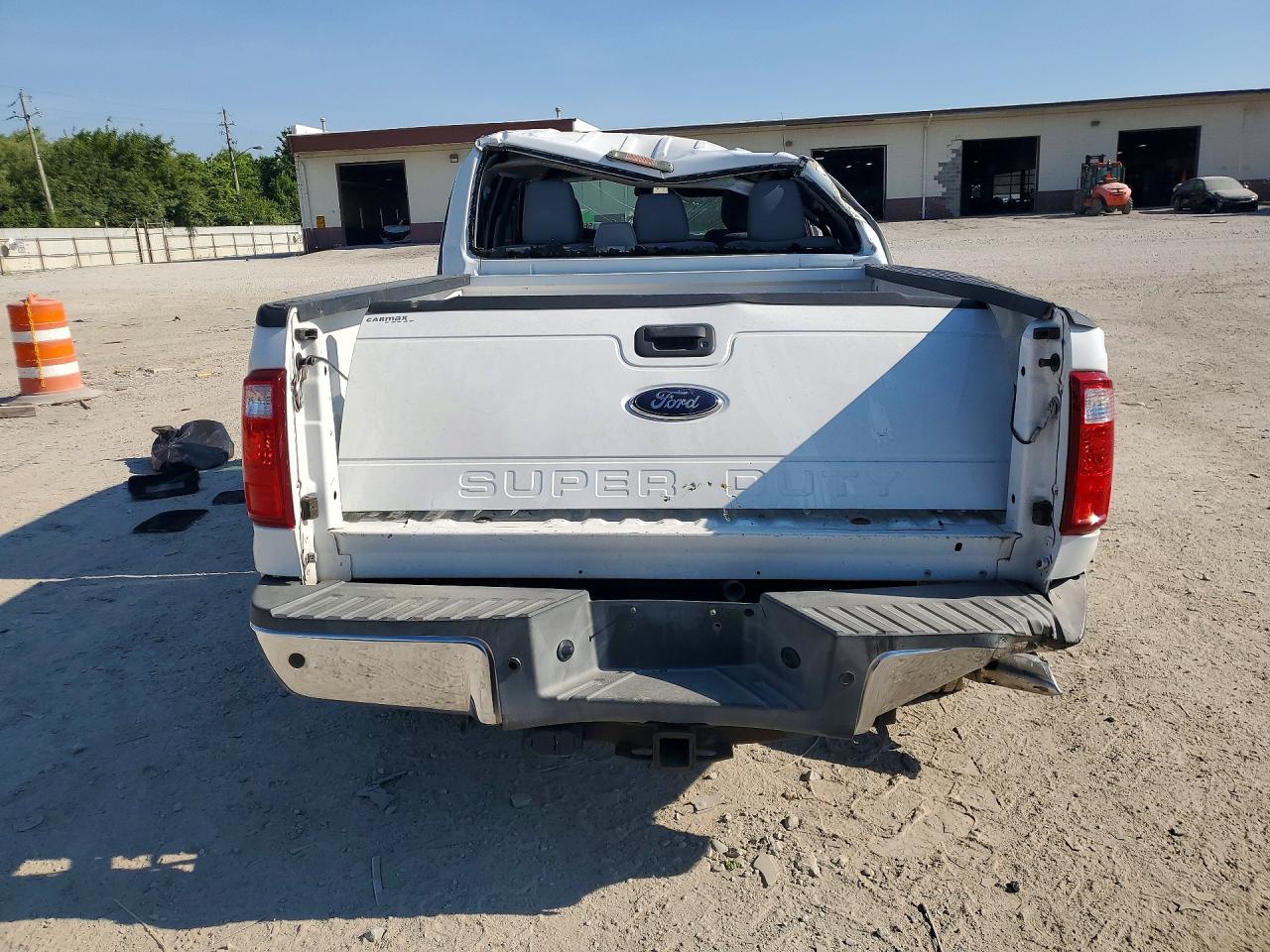 2015 Ford F250 Super Duty White vin: 1FT7W2BT2FEC63618