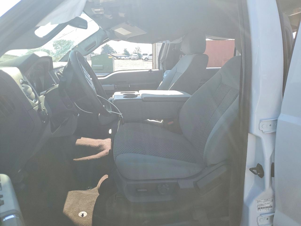 2015 Ford F250 Super Duty White vin: 1FT7W2BT2FEC63618