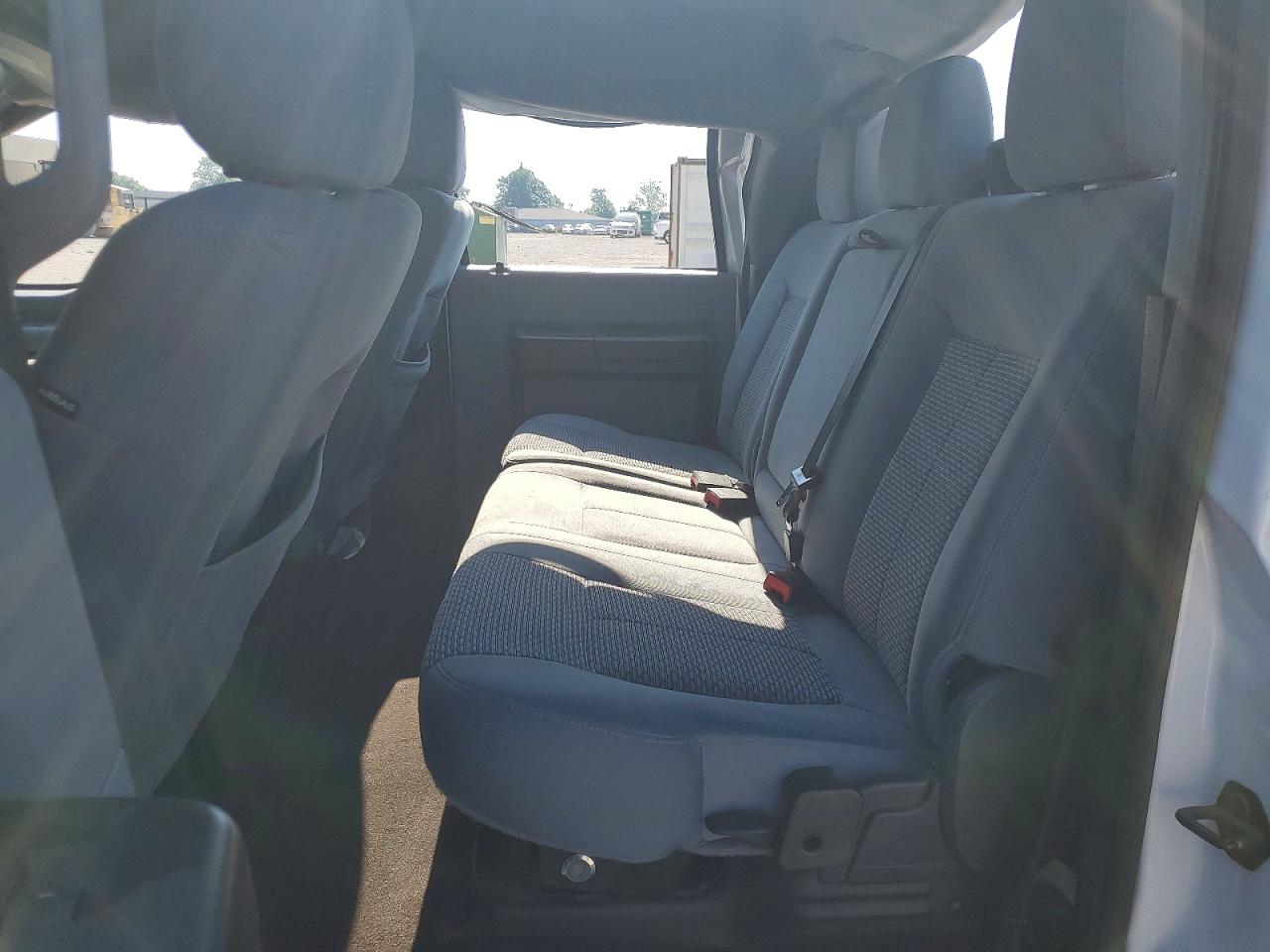 2015 Ford F250 Super Duty White vin: 1FT7W2BT2FEC63618