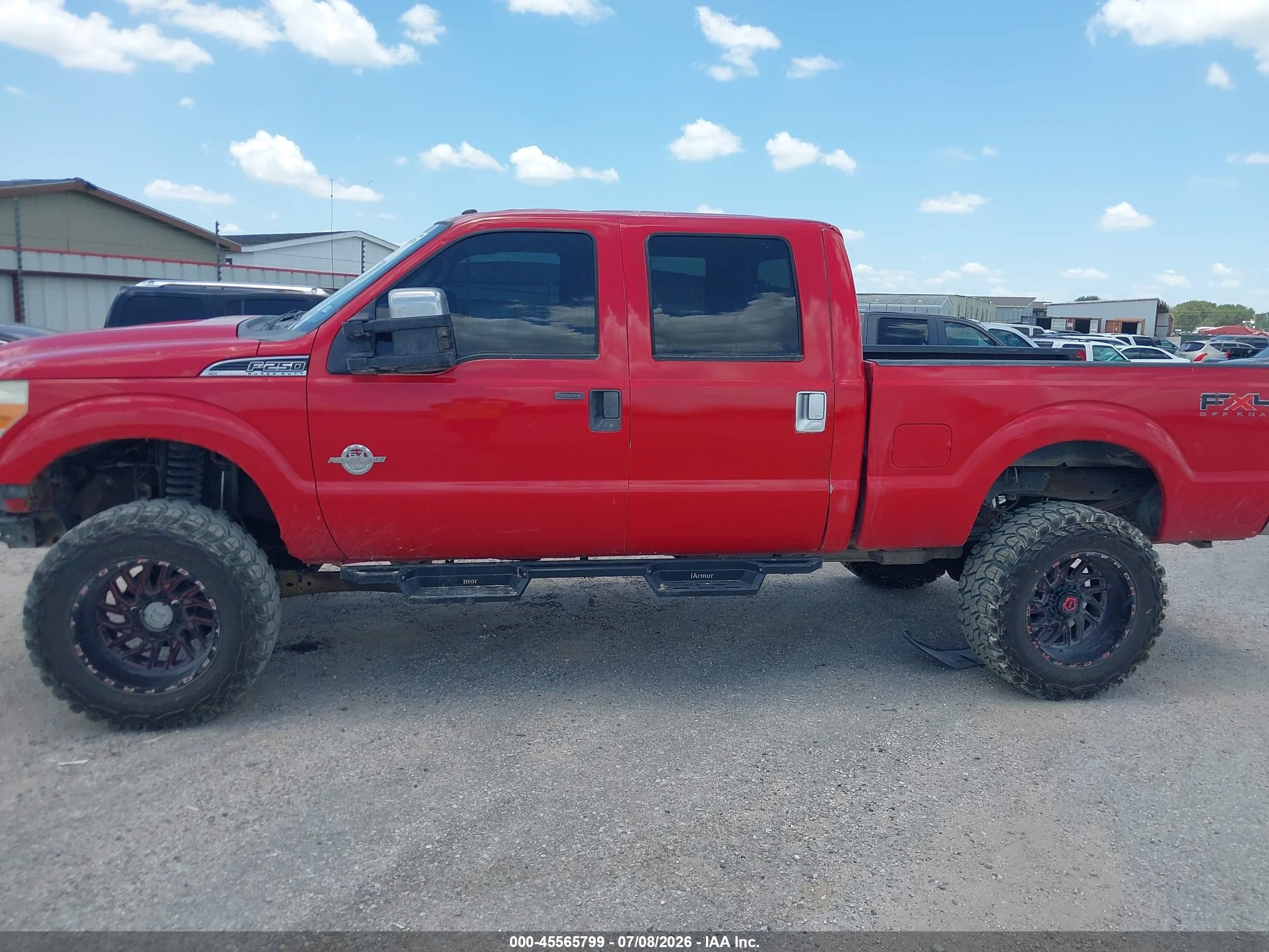 2011 Ford F-250 Xlt Red vin: 1FT7W2BT3BEA87978