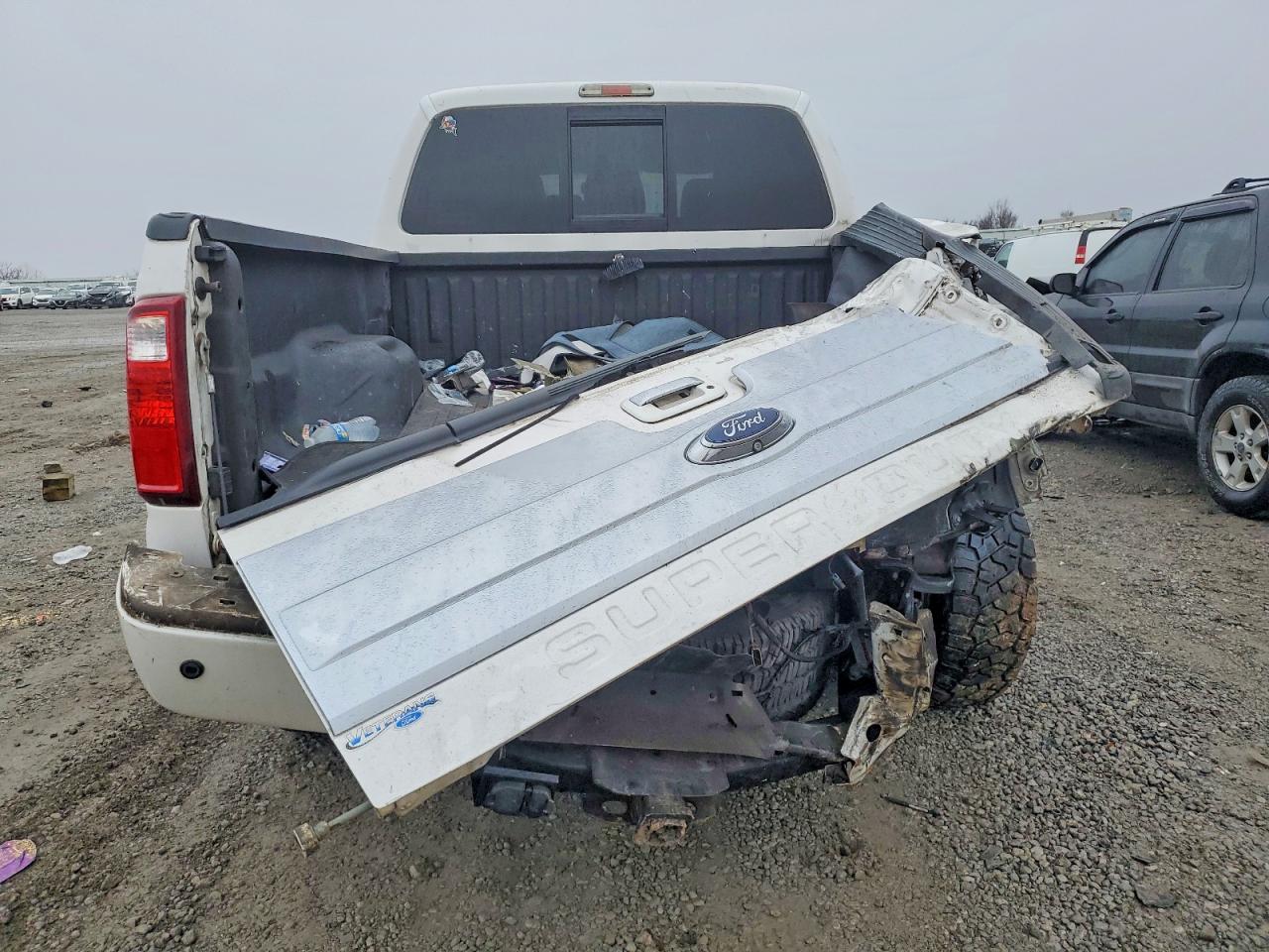 2014 Ford F250 Super Duty White vin: 1FT7W2BT3EEA64639