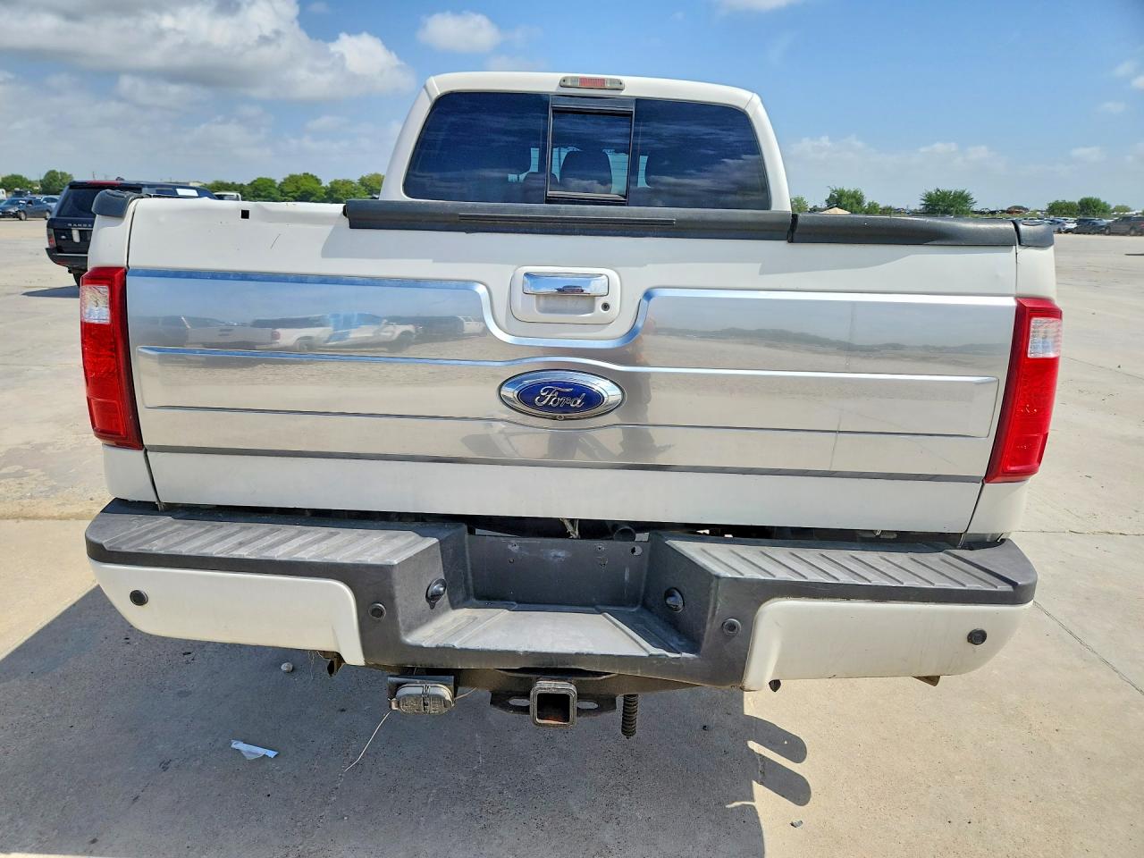 2015 Ford F250 Super Duty White vin: 1FT7W2BT3FEB68954