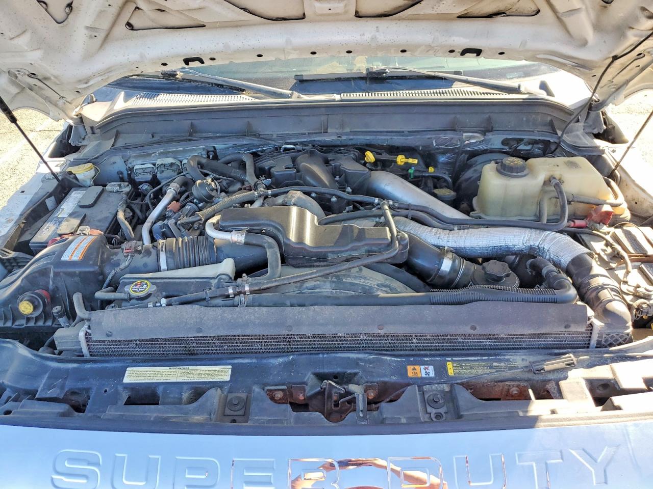 2014 Ford F250 Super Duty White vin: 1FT7W2BT5EEA10758