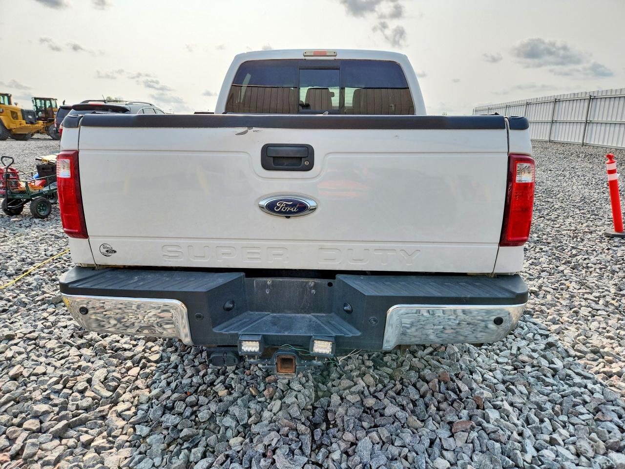 2015 Ford F250 Super Duty White vin: 1FT7W2BT5FEA93545