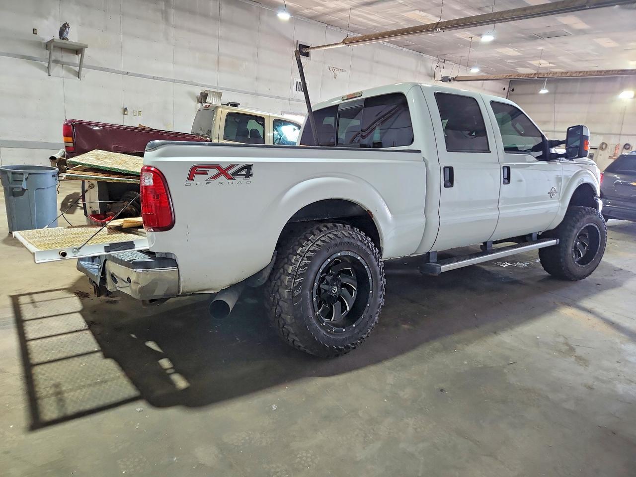 2015 Ford F250 Super Duty White vin: 1FT7W2BT5FEB76540