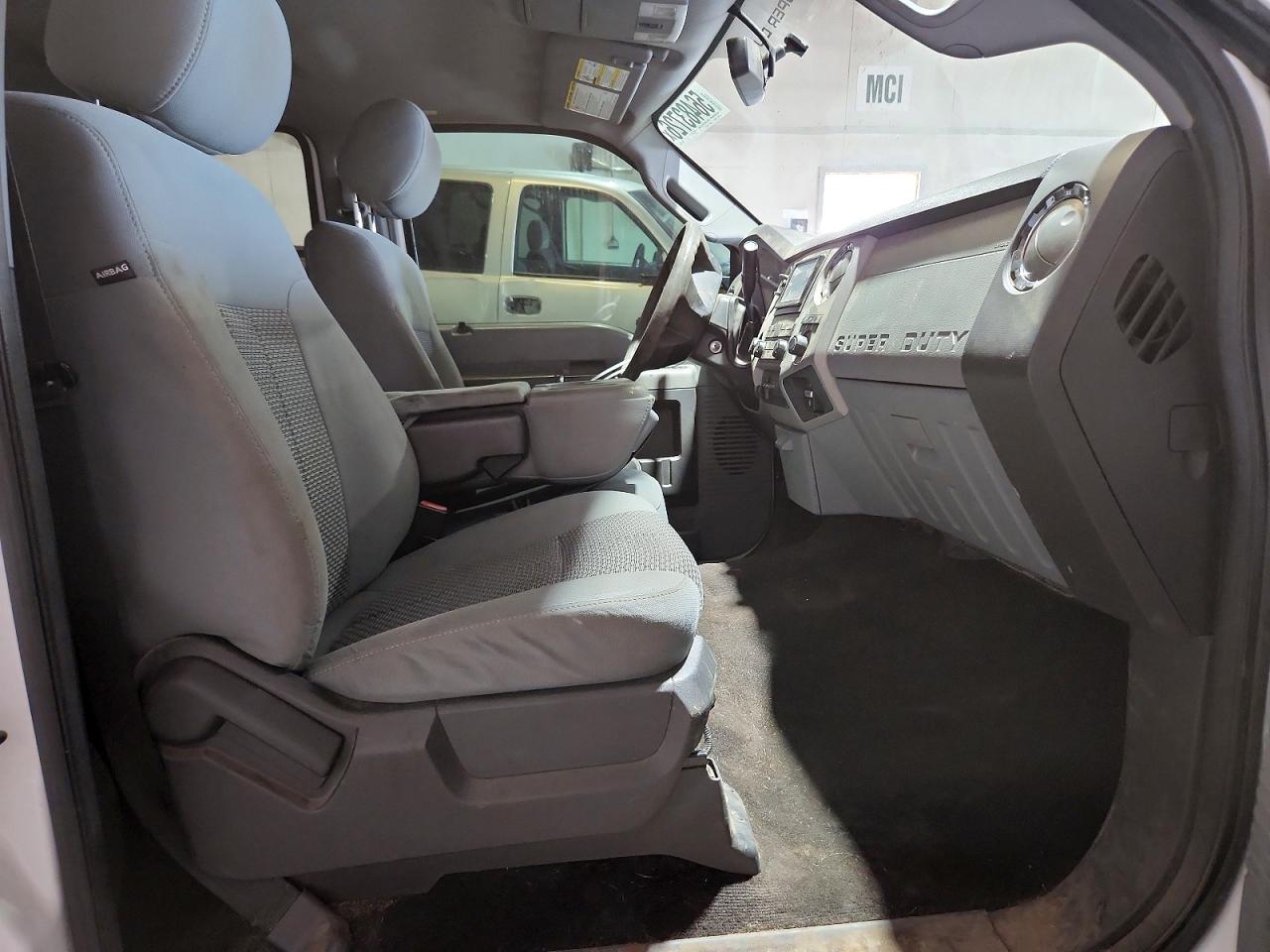 2015 Ford F250 Super Duty White vin: 1FT7W2BT5FEB76540
