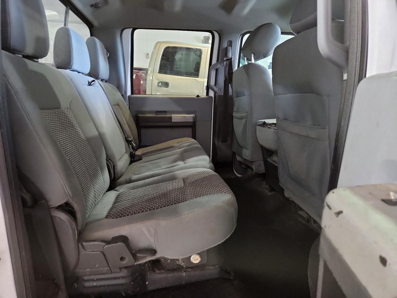 2015 Ford F250 Super Duty White vin: 1FT7W2BT5FEB76540